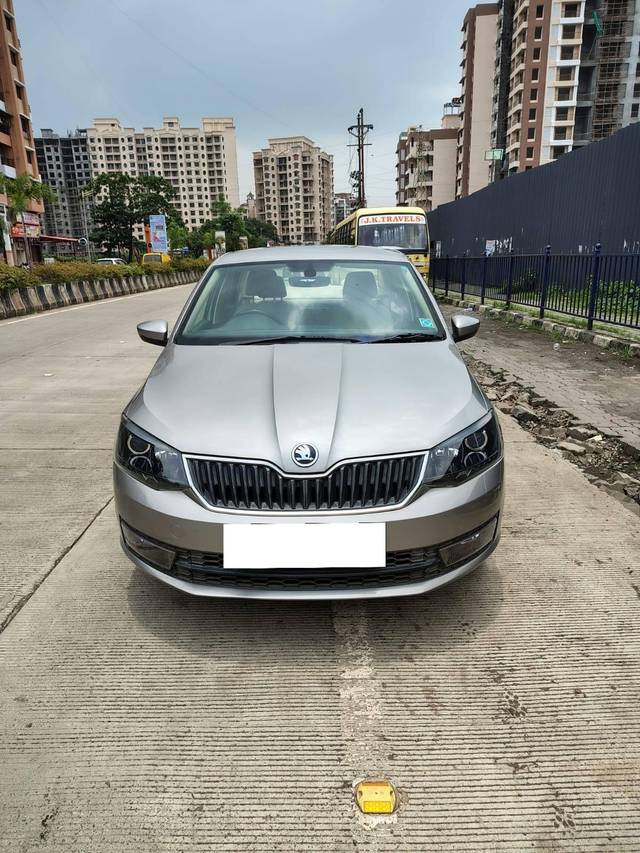 https://images10.gaadi.com/usedcar_image/4629914/original/processed_f0a622f5-e93b-46e5-b75c-2a5b9bbf0de9.jpg?imwidth=6400