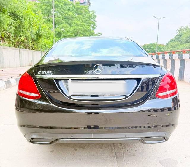 https://images10.gaadi.com/usedcar_image/4629917/original/processed_8e981c1f27a96f3a122d8f4bdb77ece9.jpg?imwidth=6402