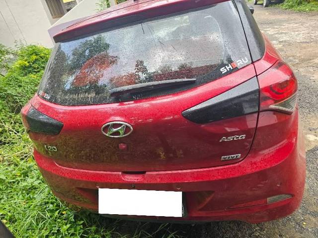 https://images10.gaadi.com/usedcar_image/4629922/original/processed_ce1a1eb1-4526-4614-be1a-028fbf3e023e.jpg?imwidth=6402