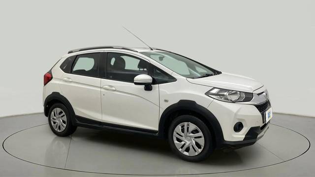 https://images10.gaadi.com/usedcar_image/4629927/original/6cb1779c591a47b72883c058e9f56f7d.jpg?imwidth=6400