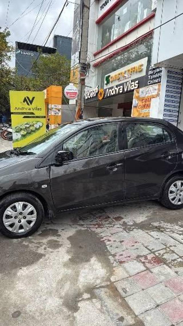 https://images10.gaadi.com/usedcar_image/4629932/original/processed_27ee15ae-7285-4b9e-8303-c8b7a277f9c2.jpeg?imwidth=6402