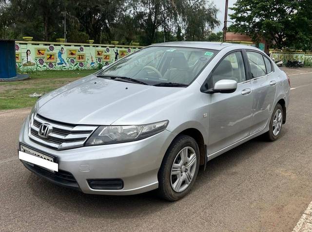 https://images10.gaadi.com/usedcar_image/4629944/original/processed_7816b290f051e5cc69d7884698ca5ac7.jpg?imwidth=6400