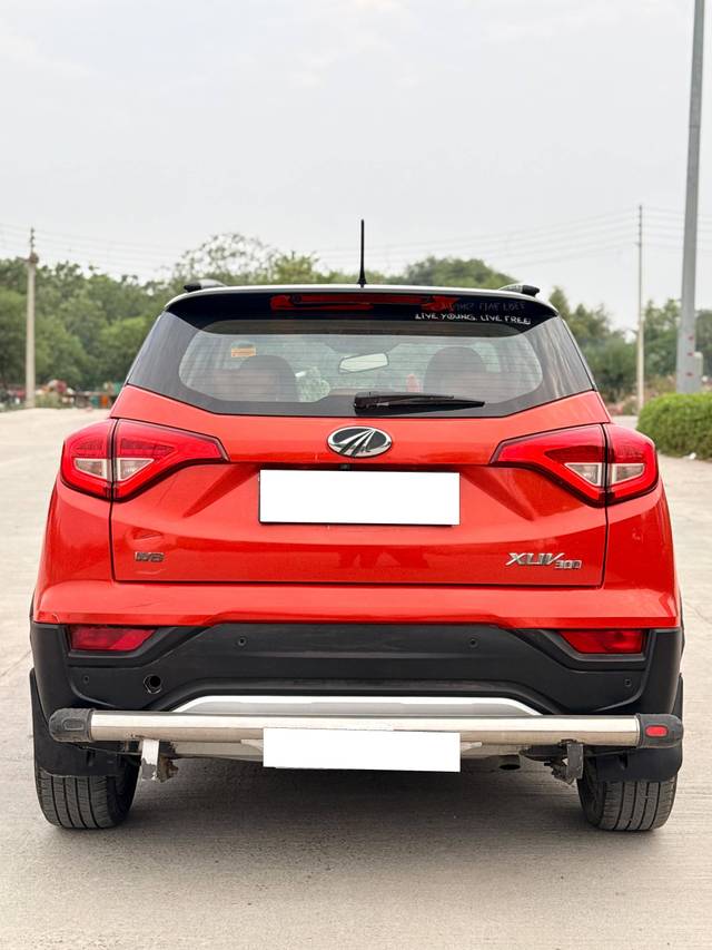 https://images10.gaadi.com/usedcar_image/4629956/original/processed_f485609eb9fd87f045dac3c2681b8745.jpg?imwidth=6402
