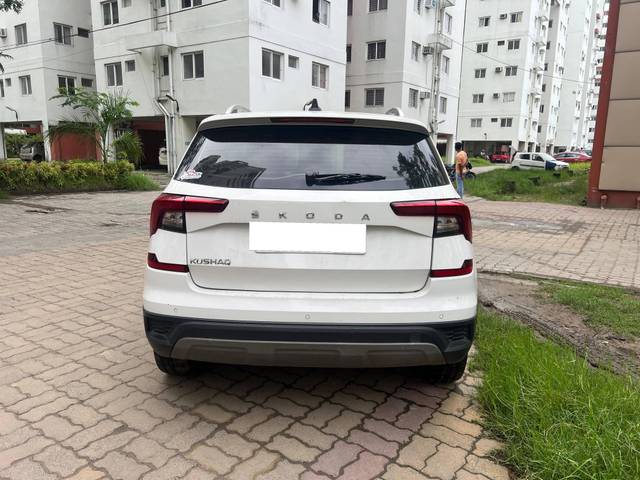 https://images10.gaadi.com/usedcar_image/4630003/original/processed_5fe0cabb971c0e4bb46815156dc22836.jpg?imwidth=6402