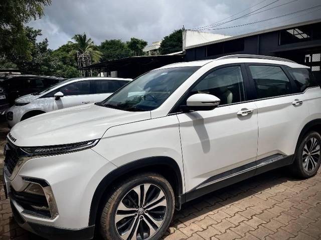 https://images10.gaadi.com/usedcar_image/4630004/original/processed_81a90fed-cc87-4a8a-b50b-94626c576117.jpeg?imwidth=6400