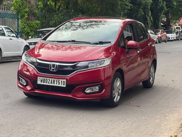 https://images10.gaadi.com/usedcar_image/4630010/original/processed_00c309936e80a277d10fe6c17891b3e8.jpg?imwidth=6402