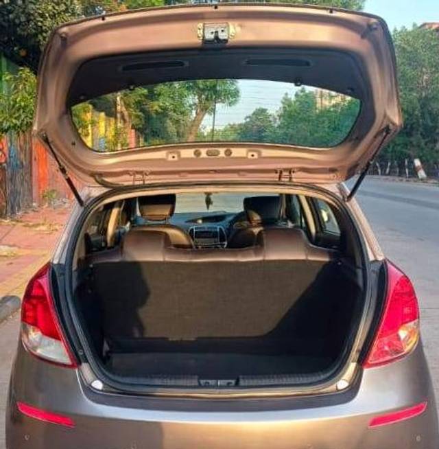 https://images10.gaadi.com/usedcar_image/4630021/original/processed_aeb0d12adec4cad500927f3231bc8d9b.jpeg?imwidth=6401