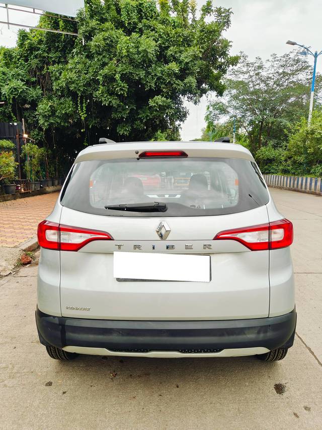 https://images10.gaadi.com/usedcar_image/4630037/original/processed_72b8e3e7a54987e175e1cd567b35d2cc.jpg?imwidth=6401