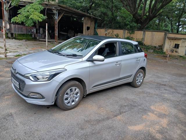 https://images10.gaadi.com/usedcar_image/4630045/original/processed_80227232-4deb-4f5e-b51b-4ce6349fc08a.jpg?imwidth=6402