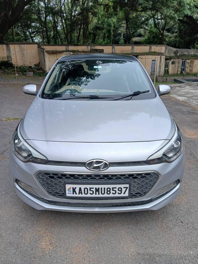 https://images10.gaadi.com/usedcar_image/4630045/original/processed_b0b337ce-6e83-4f3b-a766-18047f90a9b9.jpg?imwidth=6400