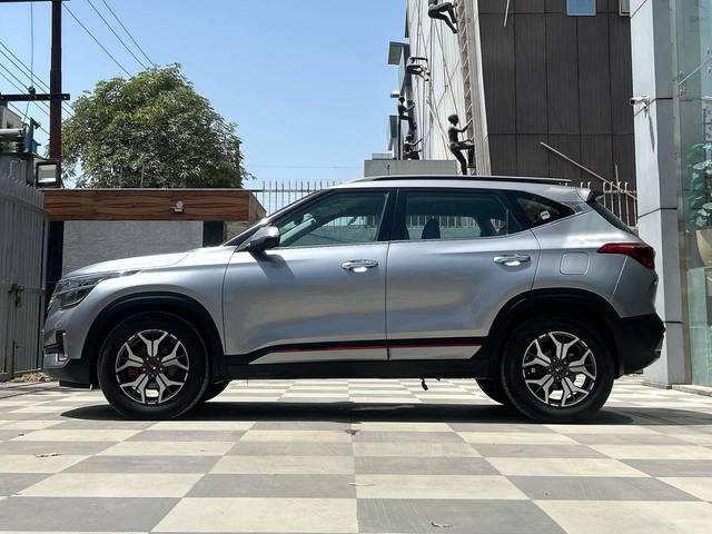 https://images10.gaadi.com/usedcar_image/4630052/original/processed_2fdbe9eaaa11803f4a7c3329646d2018.jpg?imwidth=6402
