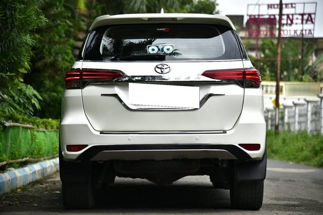 https://images10.gaadi.com/usedcar_image/4630058/original/processed_5f704913bdc417f7e76ae0bcf35af95c.jpg?imwidth=6402