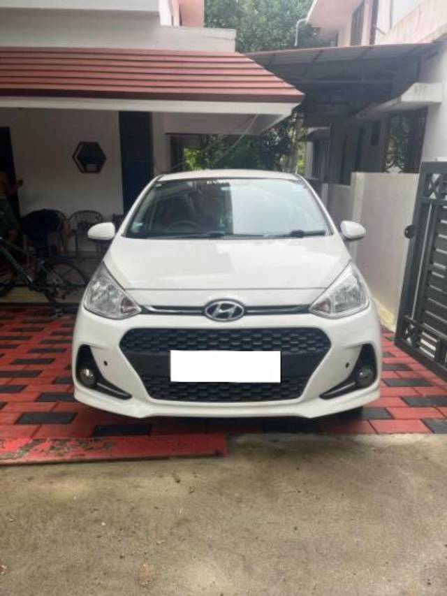https://images10.gaadi.com/usedcar_image/4630093/original/processed_ec8ab446-af7b-4105-9909-7be32b3a8937.jpeg?imwidth=6400