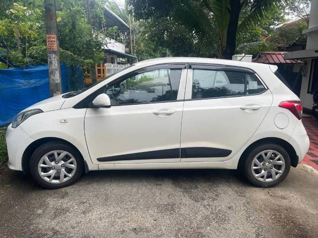 https://images10.gaadi.com/usedcar_image/4630093/original/processed_ef9ad52e-f925-47e3-bb7f-da7679e9a621.jpeg?imwidth=6402