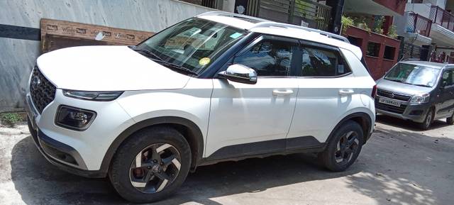 https://images10.gaadi.com/usedcar_image/4630175/original/processed_b1efb77b4db466f0102997daa5f94f8f.jpg?imwidth=6402