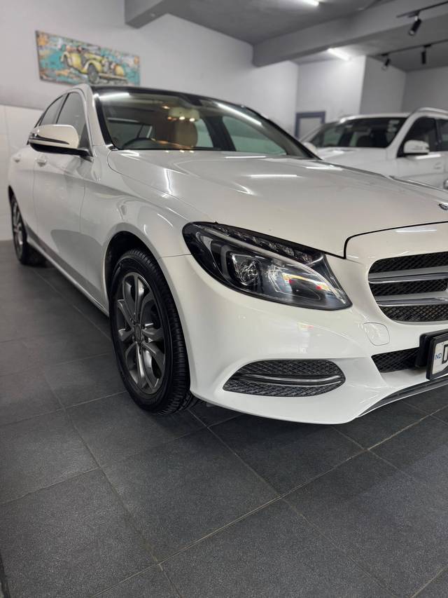 https://images10.gaadi.com/usedcar_image/4630187/original/processed_44edeaa31dfd4849bc074d139c0b689a.jpg?imwidth=6400