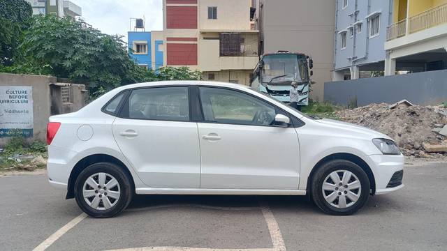 https://images10.gaadi.com/usedcar_image/4630194/original/processed_25e782b9f680439e9b9b814fae34af4b.jpg?imwidth=6401
