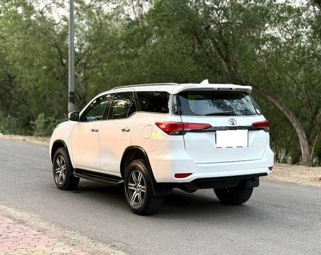 https://images10.gaadi.com/usedcar_image/4630197/original/processed_5c0d4071-e484-4c37-ab8e-81041f1827d3.jpeg?imwidth=6402