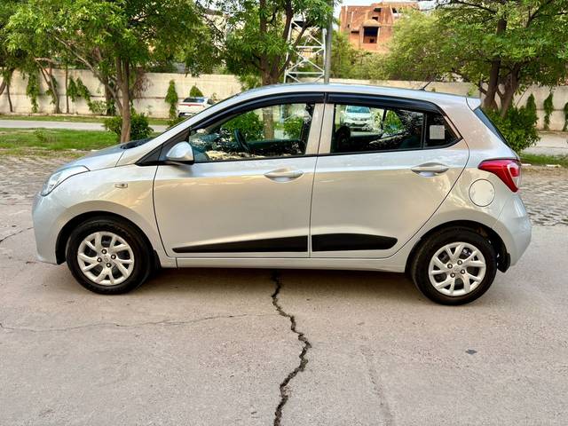 https://images10.gaadi.com/usedcar_image/4630201/original/aab9500531745add66b140e5bba5bad8.jpg?imwidth=6402