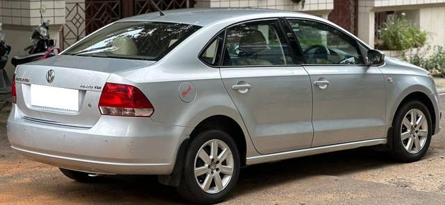 https://images10.gaadi.com/usedcar_image/4630217/original/processed_570b1d3a3f18a98f95f983607cf550cc.jpg?imwidth=6402
