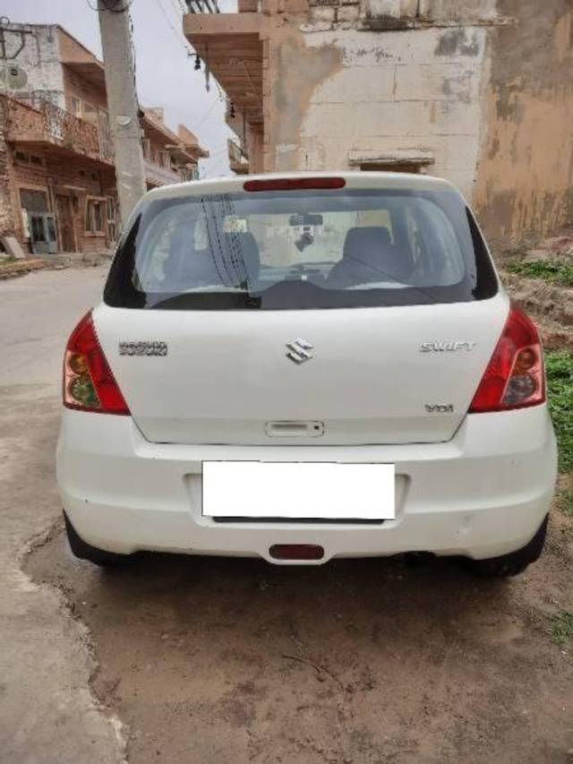 https://images10.gaadi.com/usedcar_image/4630222/original/processed_4b5704ba-67b8-437d-ac20-40d6ff3905c5.jpg?imwidth=6401