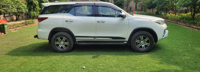 https://images10.gaadi.com/usedcar_image/4630225/original/223231f16bd5283cd87c7e325417dd3e.jpeg?imwidth=6401