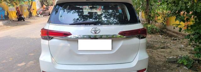 https://images10.gaadi.com/usedcar_image/4630225/original/processed_983a630f491b8d9d23af38e4d999c81a.jpeg?imwidth=6402