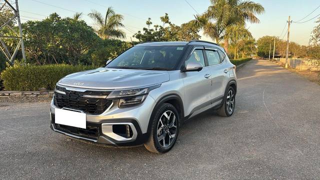 https://images10.gaadi.com/usedcar_image/4630228/original/processed_fff7423c-d457-4ec2-b8c5-2104d25cf012.jpg?imwidth=6402