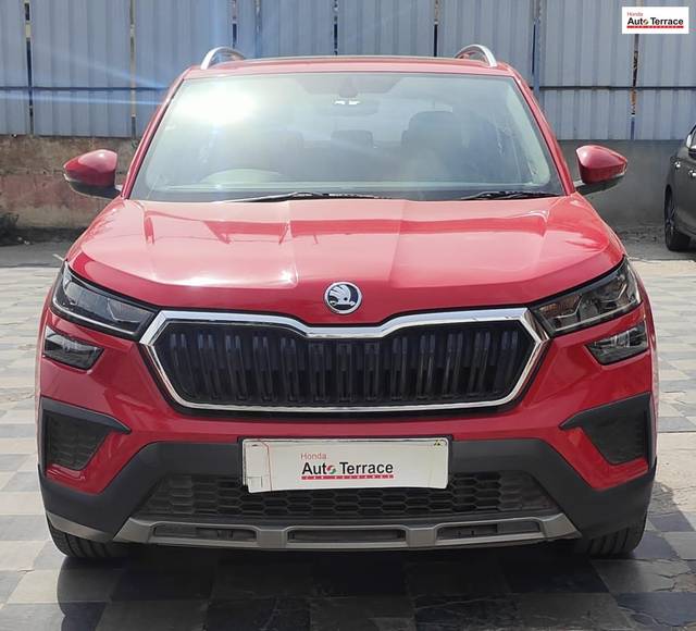 https://images10.gaadi.com/usedcar_image/4630282/original/c899f0d41dce73ccebd7e0b496bf1967.jpg?imwidth=6400