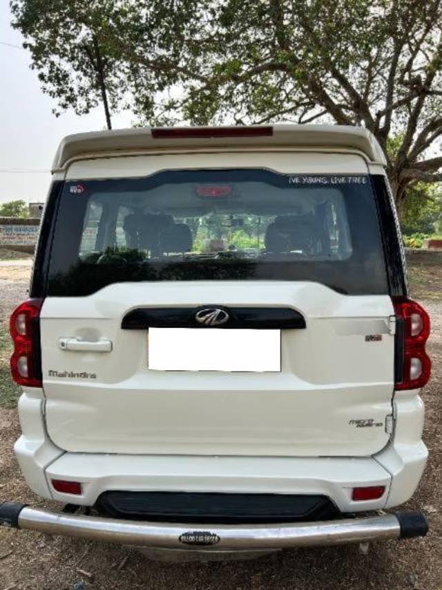 https://images10.gaadi.com/usedcar_image/4630283/original/processed_f8b6220b-85bf-4bfb-ab8b-ea5657b7e851.jpg?imwidth=6402