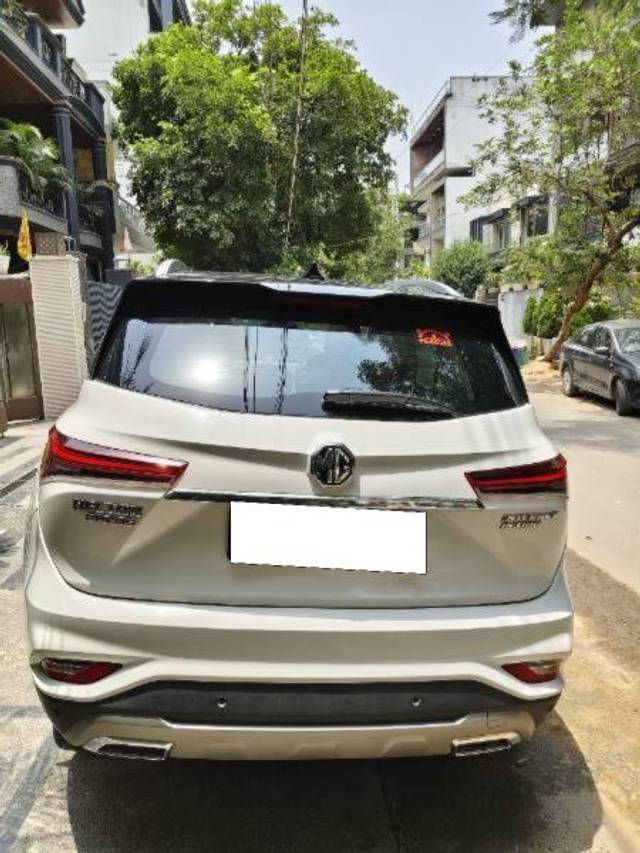 https://images10.gaadi.com/usedcar_image/4630289/original/processed_2f01296b-b8e2-4158-98e2-280081d3eab7.jpeg?imwidth=6401