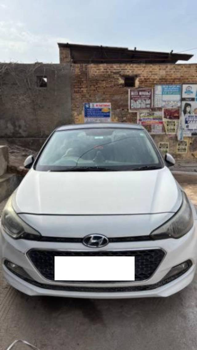 https://images10.gaadi.com/usedcar_image/4630305/original/processed_3f44c102-dbe5-4ba5-bcef-3a77ee5af3b6.jpg?imwidth=6400