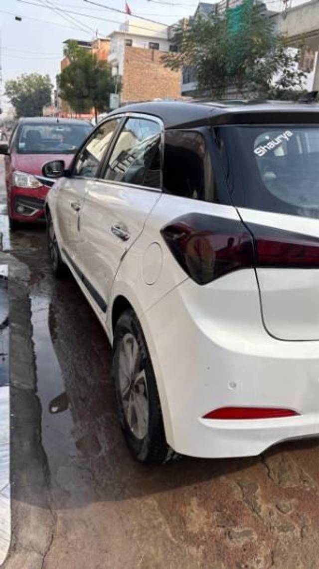 https://images10.gaadi.com/usedcar_image/4630305/original/processed_f1a91b03-3e6c-4f22-a826-8e02489cc4d1.jpg?imwidth=6402