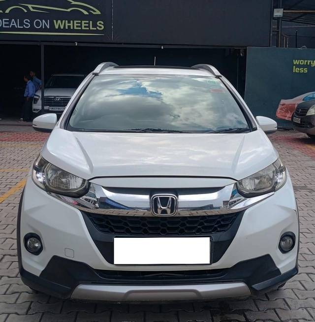 https://images10.gaadi.com/usedcar_image/4630309/original/processed_3373bd4c-8abd-4a59-8ff4-72e1cd916082.jpg?imwidth=6400