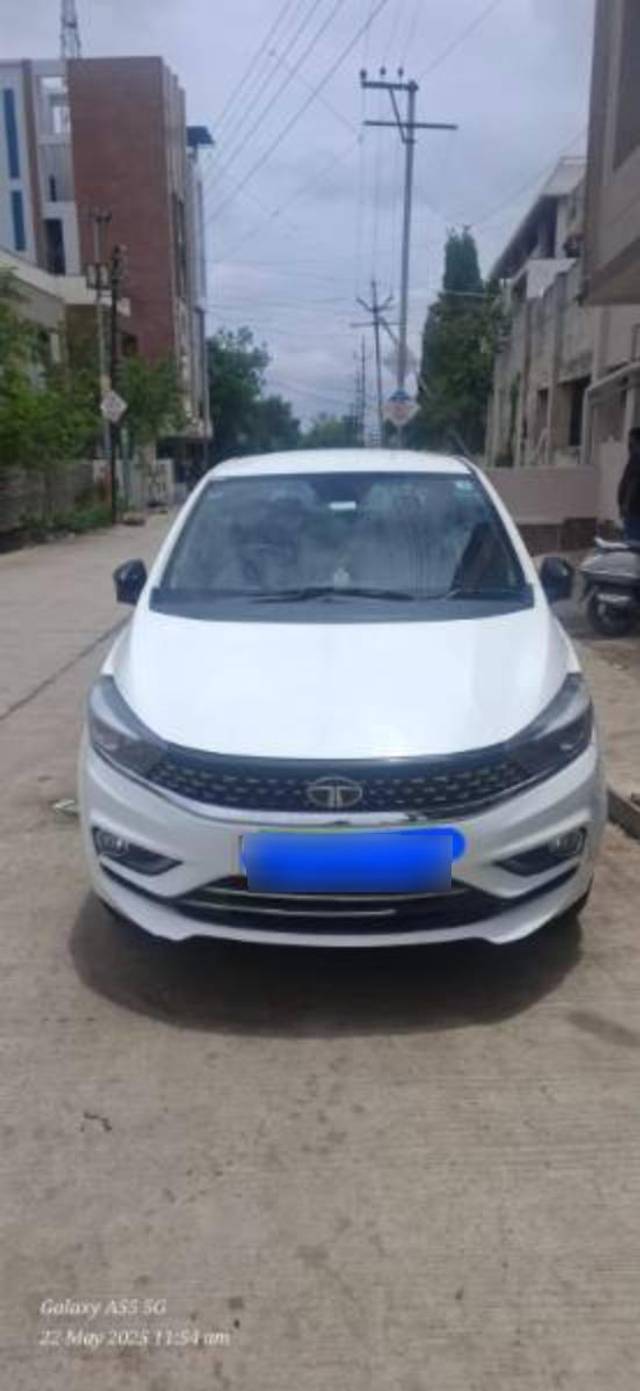https://images10.gaadi.com/usedcar_image/4630313/original/processed_0ebc1a9b-c8ba-4cf1-ac74-8684da372020.jpg?imwidth=6400
