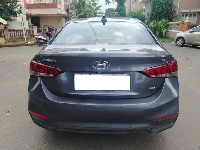 https://images10.gaadi.com/usedcar_image/4630325/original/processed_20ce3deeee93c1124366c0eacdf5ba3a.jpg?imwidth=6402