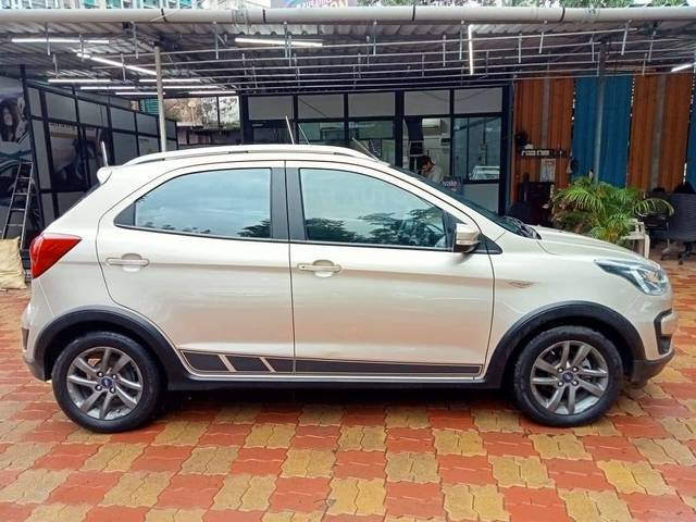https://images10.gaadi.com/usedcar_image/4630326/original/processed_057e90f4843942790fee3f9c92c48927.jpeg?imwidth=6401