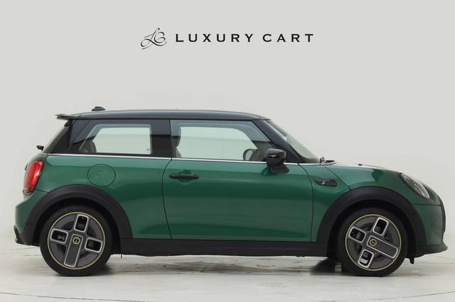 https://images10.gaadi.com/usedcar_image/4630341/original/processed_15a661fd244c1c28938e40daa81a3c93.jpg?imwidth=6401
