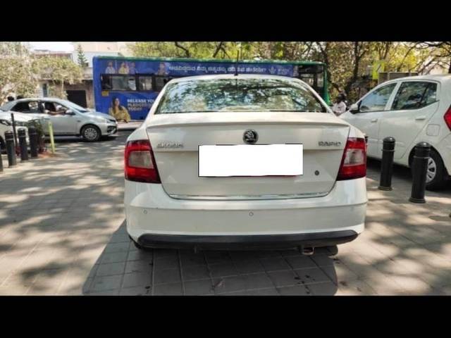 https://images10.gaadi.com/usedcar_image/4630344/original/processed_cde9625fa4726da8eda8b5c1d9b6cc5c.jpg?imwidth=6401