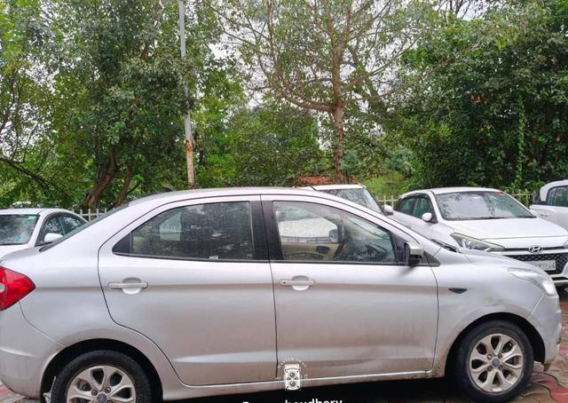 https://images10.gaadi.com/usedcar_image/4630346/original/processed_09d53475345427d2e15ede714a41041d.jpg?imwidth=6401