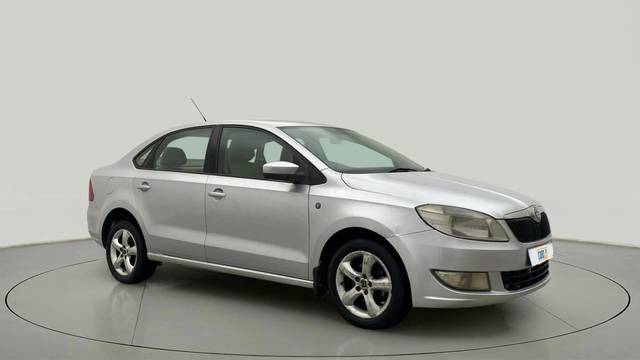 https://images10.gaadi.com/usedcar_image/4630349/original/09cd213854e676211b7aca600fe3fd15.jpg?imwidth=6400