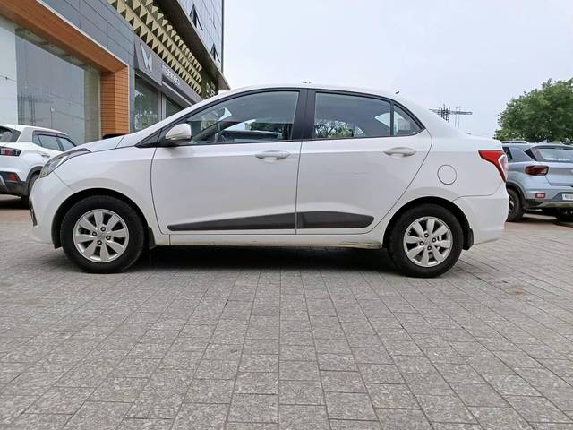https://images10.gaadi.com/usedcar_image/4630352/original/processed_efc70c80a0e77c1568f948c8ac3e42b7.jpg?imwidth=6402