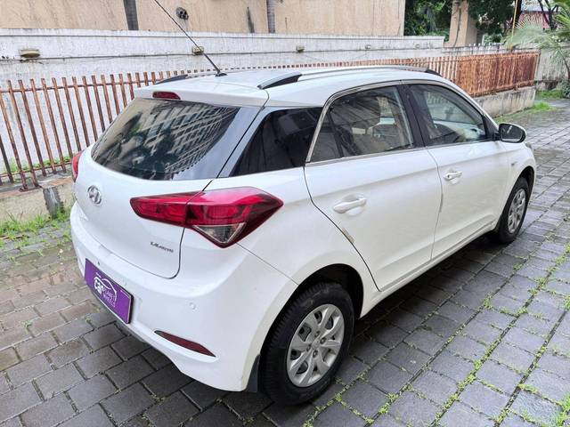 https://images10.gaadi.com/usedcar_image/4630358/original/processed_42e7aad033b1dc258474158c9503d67f.jpg?imwidth=6401