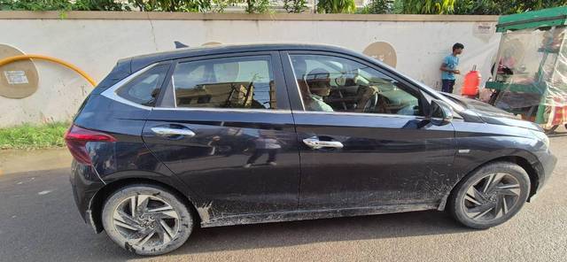 https://images10.gaadi.com/usedcar_image/4630363/original/processed_7e379a58-6c62-4e8f-bc75-9ddc6601b4e6.jpg?imwidth=6402