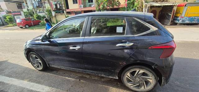 https://images10.gaadi.com/usedcar_image/4630363/original/processed_e5389961-a51a-40db-b885-e43b726a830b.jpg?imwidth=6400