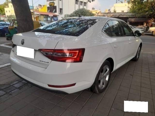 https://images10.gaadi.com/usedcar_image/4630371/original/processed_0cddfbd970ca8672c121f6773485cb9b.jpg?imwidth=6401