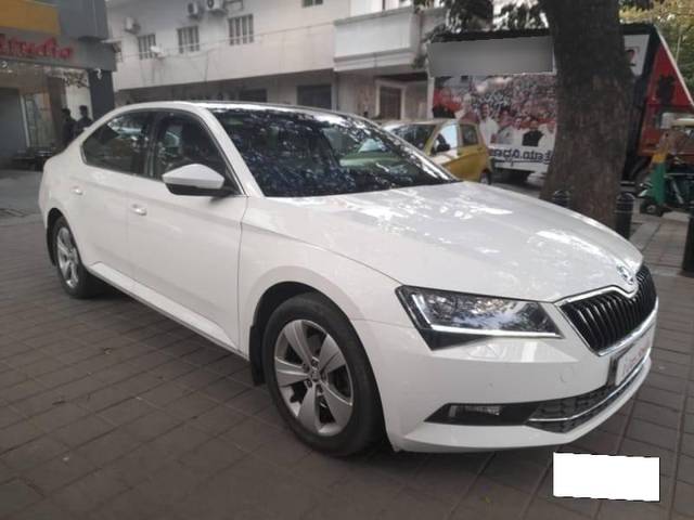 https://images10.gaadi.com/usedcar_image/4630371/original/processed_b806644740df1d31c2b81f2e05d5bf33.jpg?imwidth=6400