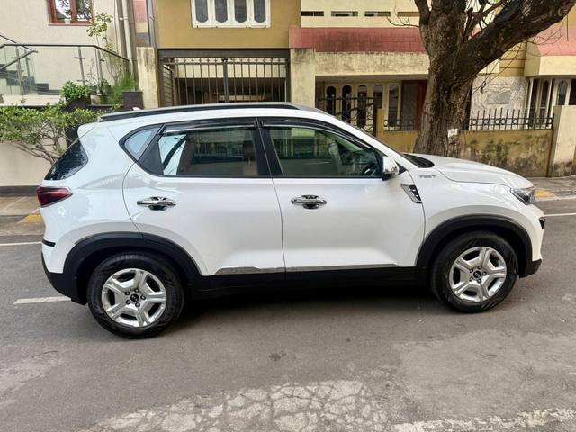 https://images10.gaadi.com/usedcar_image/4630380/original/processed_2d47de9160d8b5b42df1fe1c99ad4566.jpg?imwidth=6401