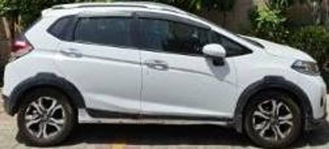 https://images10.gaadi.com/usedcar_image/4630420/original/processed_251d5898-7b67-4d74-b20e-4f7dbc00e8ff.jpg?imwidth=6400