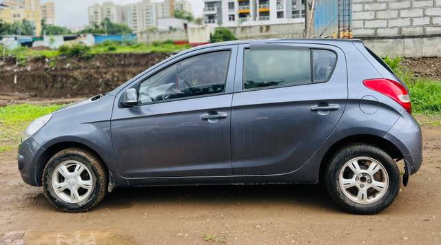 https://images10.gaadi.com/usedcar_image/4630436/original/processed_8213cc329148d884f7af47509a97f460.jpg?imwidth=6402